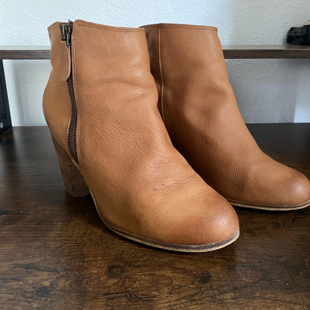 Nordstrom brand BP Size 8 Leather ankle boots